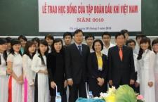 Lễ trao Học bổng Dầu khí Việt Nam năm 2013